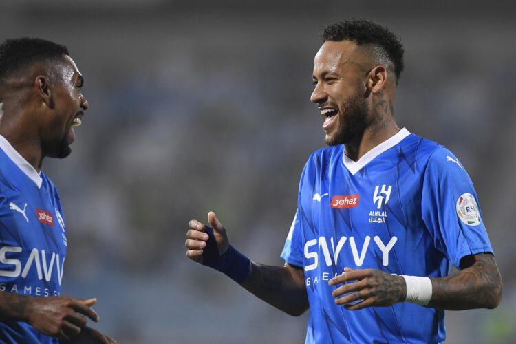 El jugador del Al Hilal Neymar durante un partido de la Liga Saudí entre Al Hilal y Al Riyadh en el Estadio Príncipe Faisal bin Fahd en Riad, Arabia Saudita. EFE/EPA/STRINGER