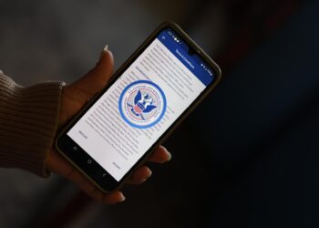 CBP One, que permitía a migrantes entrar a EEUU a través de la frontera, deja de funcionar