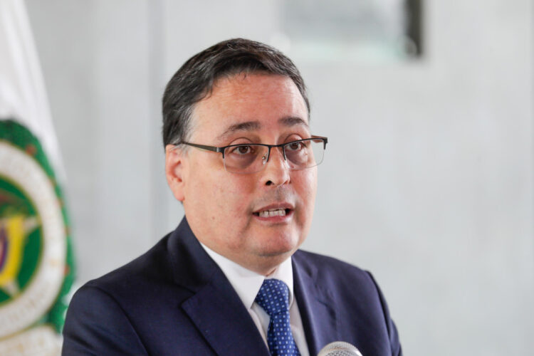 El director del Instituto Nacional de Medicina Legal y Ciencias Forenses, Jorge Arturo Jiménez, habla durante una rueda de prensa este jueves en Bogotá (Colombia). EFE/Carlos Ortega