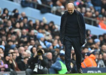 Guardiola asume la responsabilidad: «Quizás debería haber fichado»