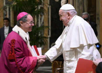 El papa pide escuchar el dolor y la esperanza en las causas de nulidad matrimonial