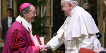 El papa pide escuchar el dolor y la esperanza en las causas de nulidad matrimonial