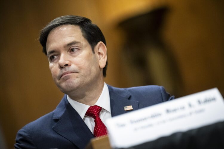 El senador republicano por Florida, Marco Rubio, candidato del presidente electo Donald Trump a Secretario de Estado, asiste a su audiencia de confirmación ante el Comité de Relaciones Exteriores del Senado en el Capitolio de Estados Unidos en Washington. DC, EE.UU.. EFE/EPA/GRAEME SLOAN