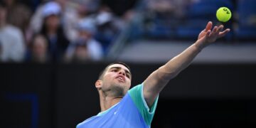 Alcaraz completa su puesta a punto para Australia con un triunfo ante Popyrin