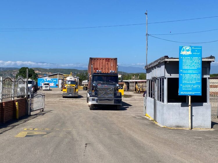 Aduaneros del Táchira esperan que en 2025 incremente la confianza en las operaciones de la frontera entre el Táchira y el Norte de Santander. Foto: Mariana Duque