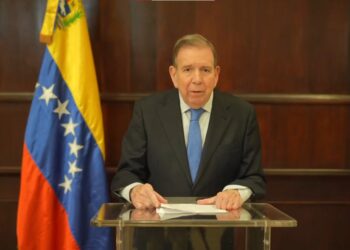 Edmundo González sobre su regreso: «Pretendían hacerme en el aire lo mismo que a María Corina, pero pronto lograremos ingresar a Venezuela»