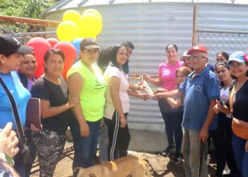 Alcaldesa Angie Quintana reinaugura tanque de agua en San Martín del Humo