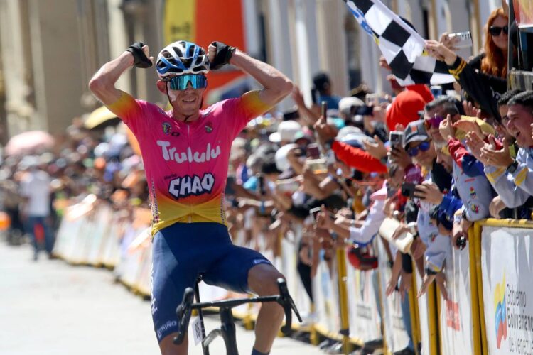 El pedalista Ángel Rivas (Trululu La Guacamaya) se tomó la montaña como su amiga para ganar la quinta etapa de la Vuelta al Táchira en Bicicleta 2025, Fotos: Carlos Eduardo Ramírez