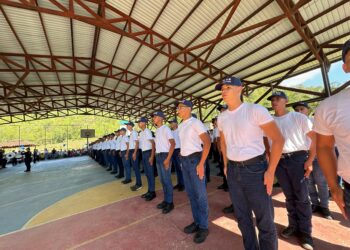 290 Nuevos estudiantes inician su formación en la UNES Trujillo