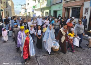 Realizan tradicional paradura del niño en la Gobernación de Mérida