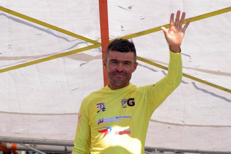 Vuelta al Táchira / Caída y mesa limpia para Eduin Becerra