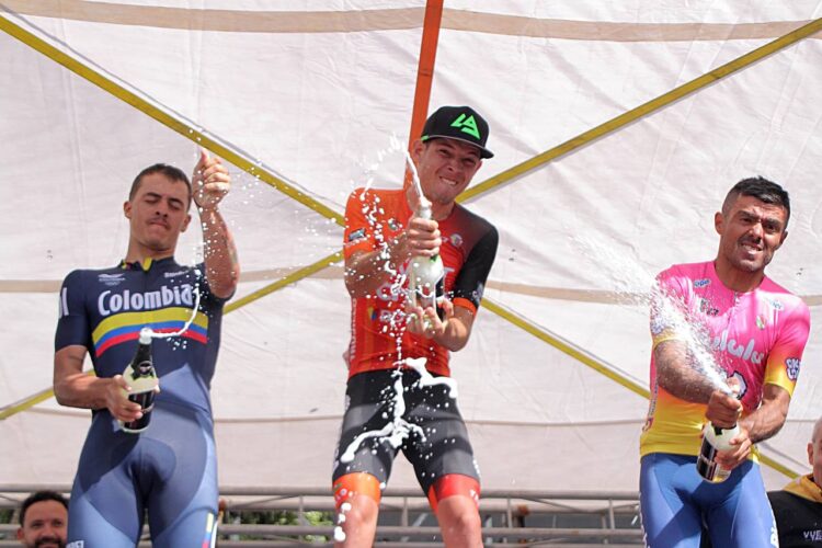 Vuelta al Táchira / Santo Cristo de La Grita vistió de amarillo a Eduin Becerra