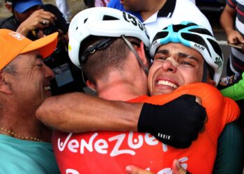 Vuelta al Táchira / Santo Cristo de La Grita vistió de amarillo a Eduin Becerra