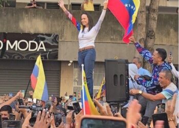 María Corina Machado reaparece en concentración en Caracas tras 133 días de clandestinidad