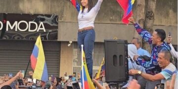 María Corina Machado reaparece en concentración en Caracas tras 133 días de clandestinidad