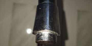 Familias boconesas no aguantan un día más sin agua