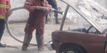 Vehículo se incendió en estacionamiento del hospital de Boconó