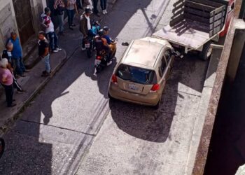 Vehículo sin frenos recorrió la calle Colón en Boconó