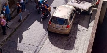 Vehículo sin frenos recorrió la calle Colón en Boconó