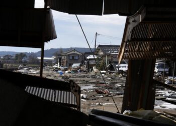 Un terremoto de 6,9 sacude el sudoeste de Japón y desencadena un aviso por tsunami