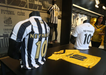 Neymar firma su contrato con el Santos y vestirá el 10 de ‘O Rei’ Pelé