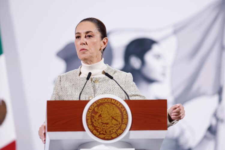 La presidenta de México, Claudia Sheinbaum, participa en una rueda de prensa este jueves, en Palacio Nacional en la Ciudad de México (México). EFE/Sáshenka Gutiérrez