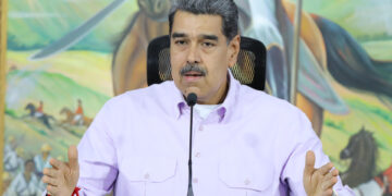 Venezuela despliega una operación militar en dos regiones fronterizas con Colombia