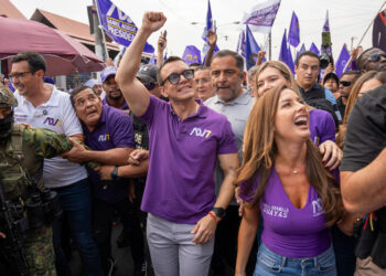 Noboa retoma campaña electoral en Ecuador tras prorrogar a su «vicepresidenta encargada»