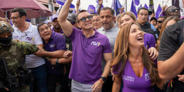 Noboa retoma campaña electoral en Ecuador tras prorrogar a su «vicepresidenta encargada»