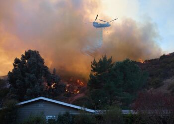 Aumenta a 24 la cifra de muertos por los incendios en Los Ángeles