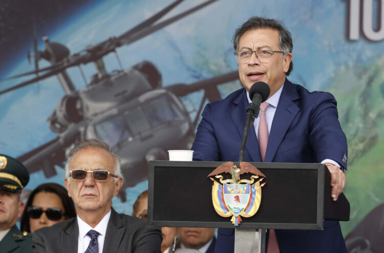 El presidente de Colombia, Gustavo Petro (d), en una foto de archivo. EFE/Mauricio Dueñas Castañeda