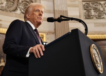 Trump declara una emergencia nacional energética y anuncia la expansión de la explotación