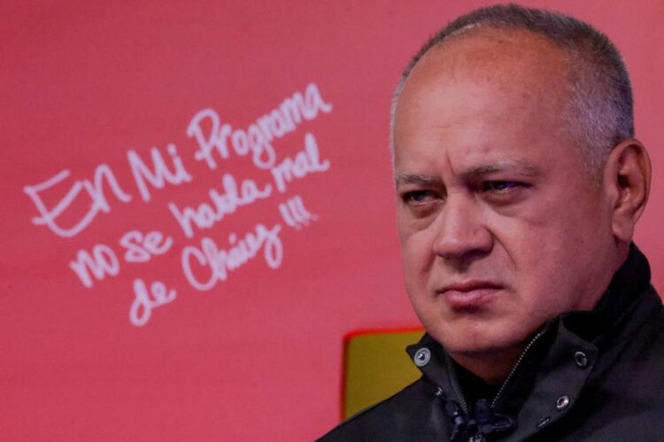 Fotografía cedida por Prensa del Ministerio de Interior, Justicia y Paz del ministro de esa cartera, Diosdado Cabello, en su programa de televisión ´Con el mazo dando´, en Caracas (Venezuela). EFE/ Prensa del Ministerio de Interior