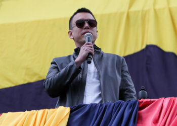 Presidente de Ecuador cancela acto de campaña tras asesinato de alcalde en el sur del país