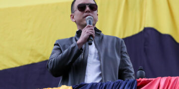 Presidente de Ecuador cancela acto de campaña tras asesinato de alcalde en el sur del país