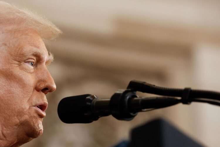 El presidente de EE. UU., Donald Trump, habla durante las ceremonia de investidura en el Capitolio de EE. UU. en Washington, DC., el 20 de enero de 2025. EFE/CHIP SOMODEVILLA / POOL