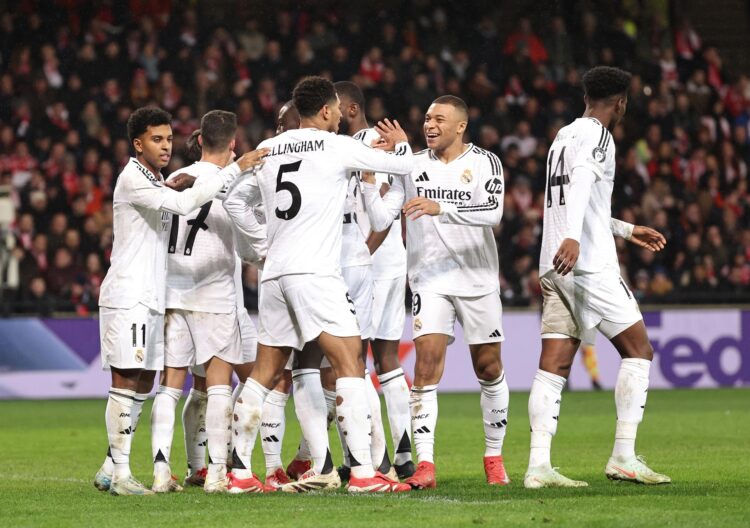 Los jugadores del Real Madrid celebran un gol en Liga de Campeones. EFE/EPA/CHRISTOPHE PETIT TESSON