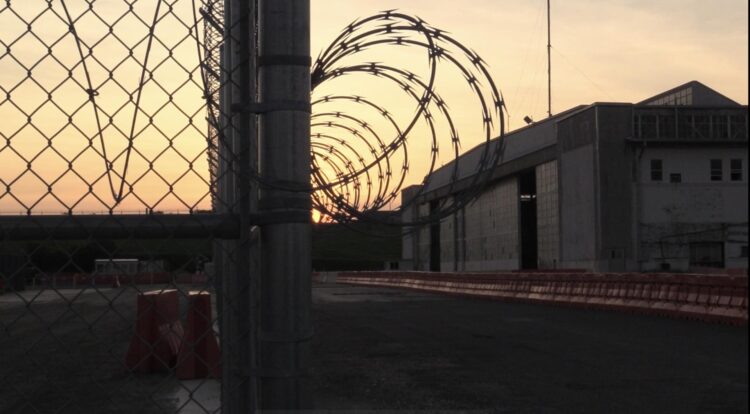 Fotografía de una zona del centro de detención de Guantánamo, el 7 de noviembre de 2023, en la Base militar estadounidense en Guantánamo (Cuba). EFE/ Marta Garde