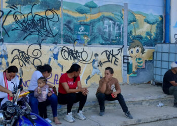 El recuerdo de la ‘plomacera’ entre guerrillas persigue a los desplazados del Catatumbo