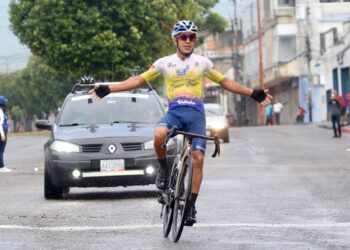 Deportes / Trujillano Gusneiver Gil el líder de la primera etapa de la Vuelta a Bramón