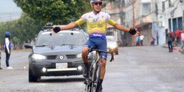 Deportes / Trujillano Gusneiver Gil el líder de la primera etapa de la Vuelta a Bramón