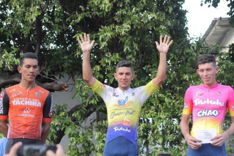Deportes / Trujillano Gusneiver Gil el líder de la primera etapa de la Vuelta a Bramón