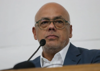 Jorge Rodríguez exige al CNE aplicar la Ley Simón Bolívar para las elecciones del 27 de abril