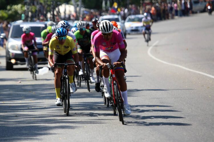 Deportes/ Tachirense Arlex Méndez se lleva las palmas y Araujo sostiene el liderato