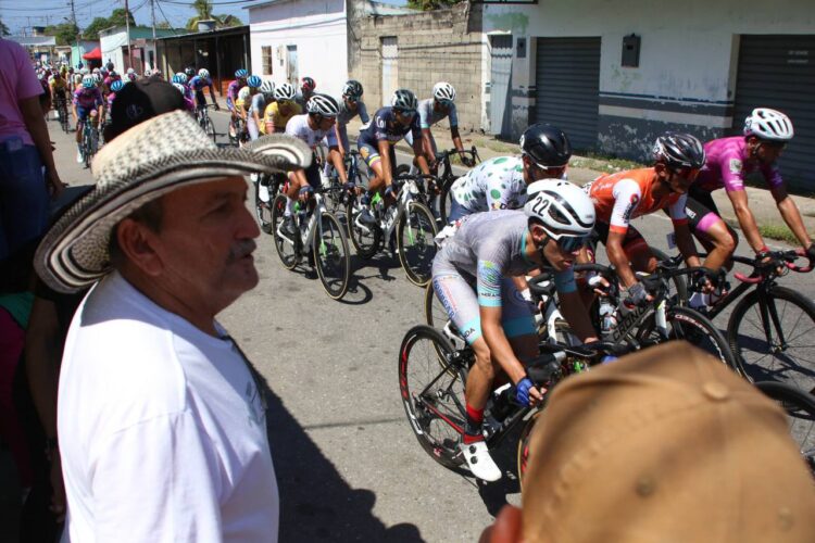 Deportes/ Tachirense Arlex Méndez se lleva las palmas y Araujo sostiene el liderato