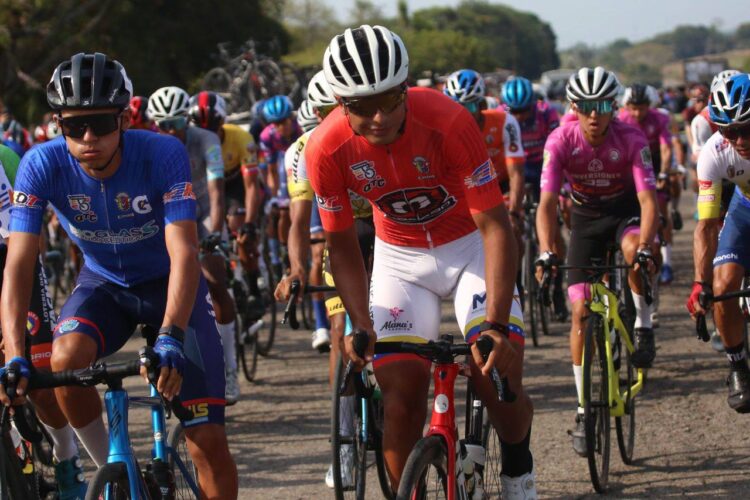 Vuelta al Táchira: Gabriel cabalgó en solitario y Jhonny se aferra en la general