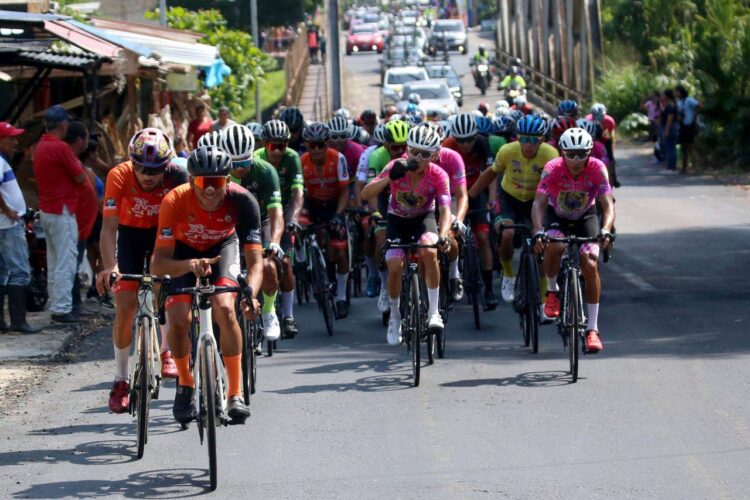 Vuelta al Táchira: Gabriel cabalgó en solitario y Jhonny se aferra en la general