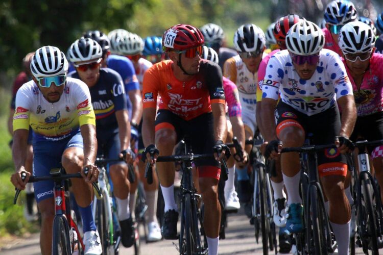 Vuelta al Táchira: Gabriel cabalgó en solitario y Jhonny se aferra en la general