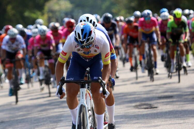 Vuelta al Táchira: Gabriel cabalgó en solitario y Jhonny se aferra en la general