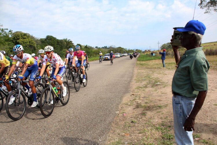 Vuelta al Táchira: Gabriel cabalgó en solitario y Jhonny se aferra en la general